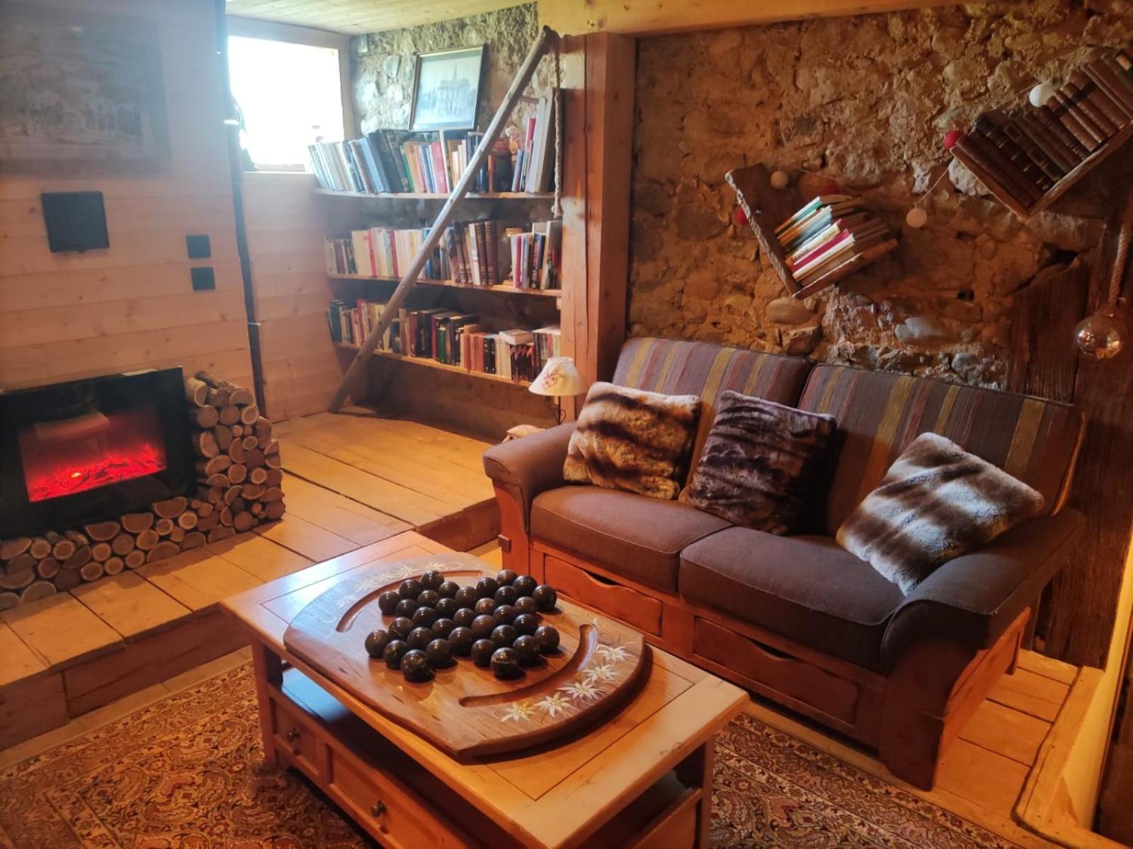La Chambre Savoyarde Chez Les Garcons Saint-Paul-sur-Yenne Екстериор снимка
